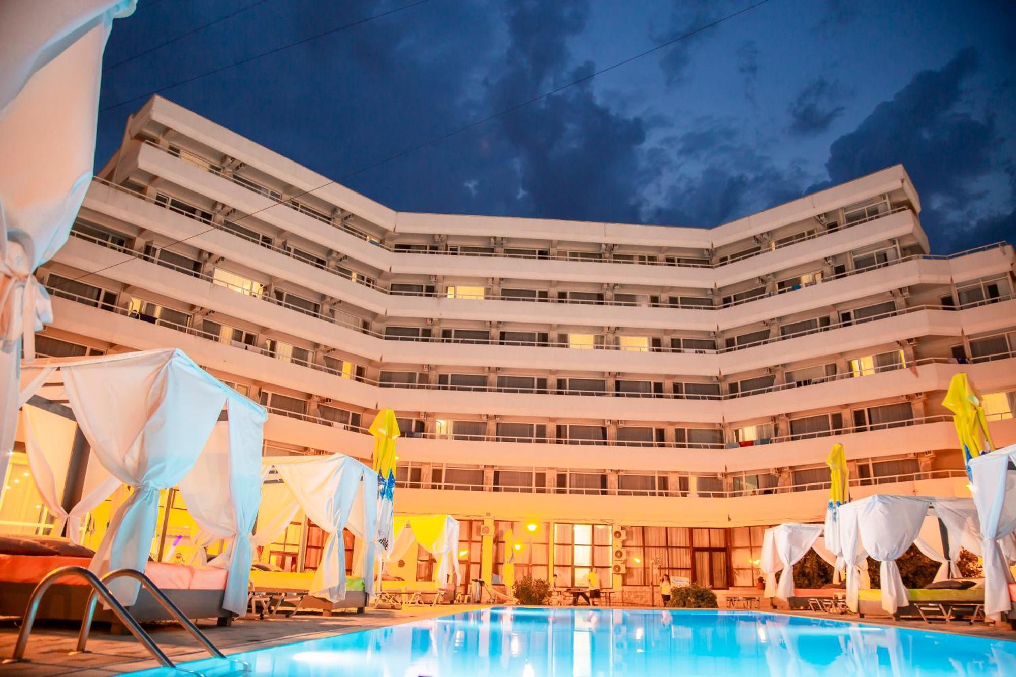 Hotel Ambasador ママイア エクステリア 写真