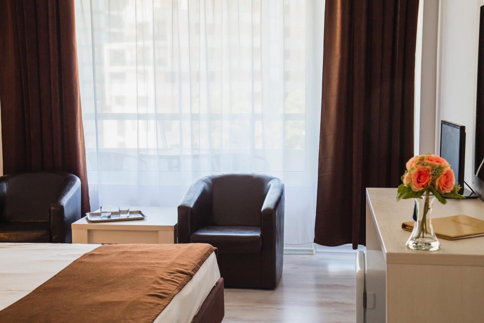 Hotel Ambasador ママイア エクステリア 写真