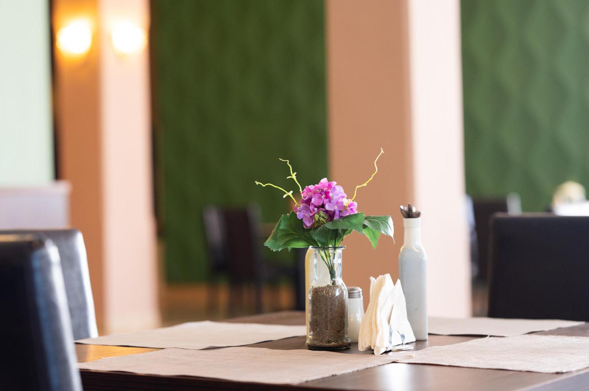 Hotel Ambasador ママイア エクステリア 写真