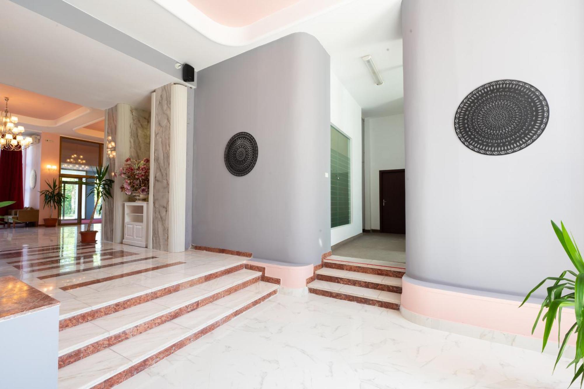 Hotel Ambasador ママイア エクステリア 写真