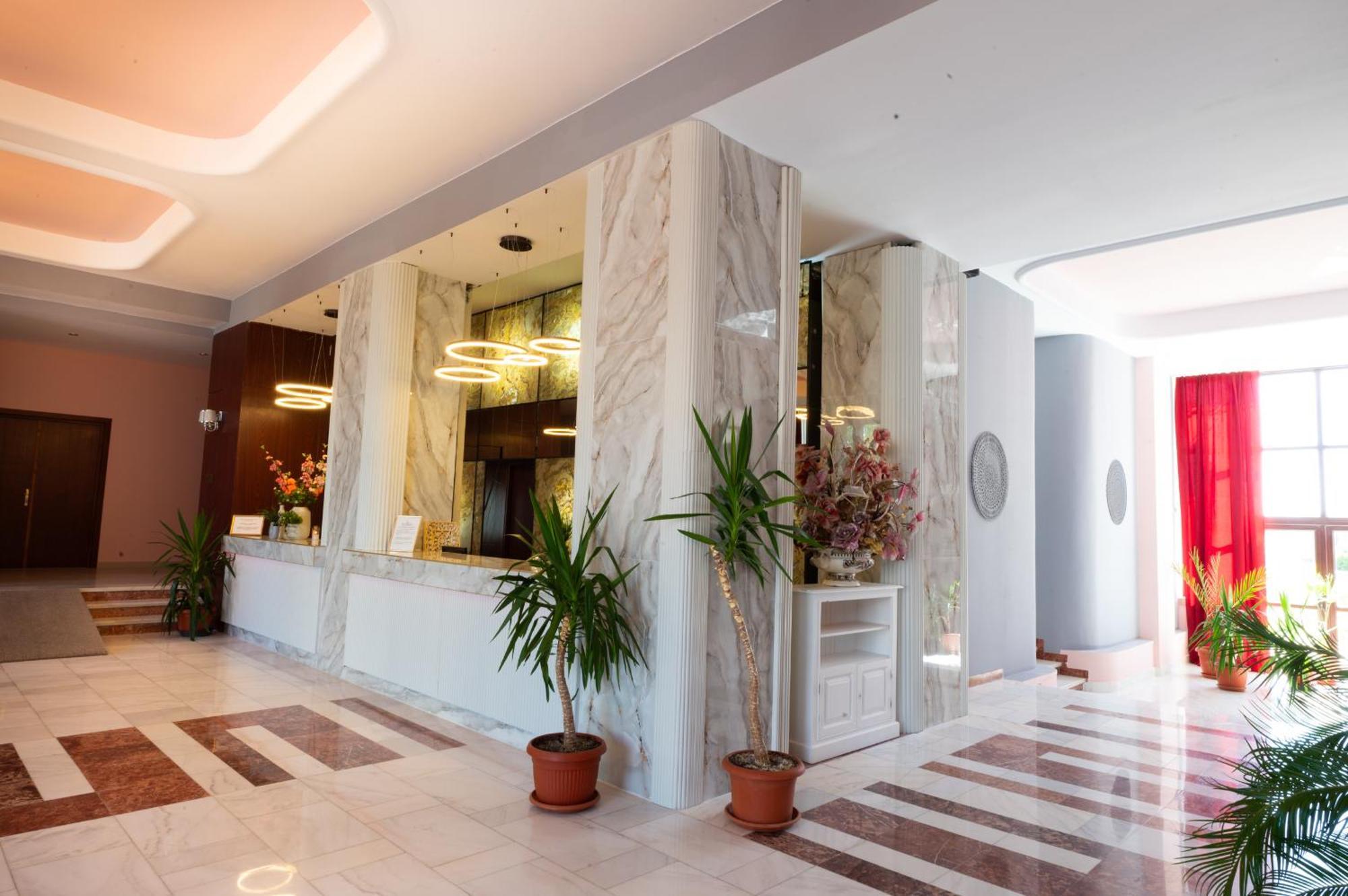 Hotel Ambasador ママイア エクステリア 写真