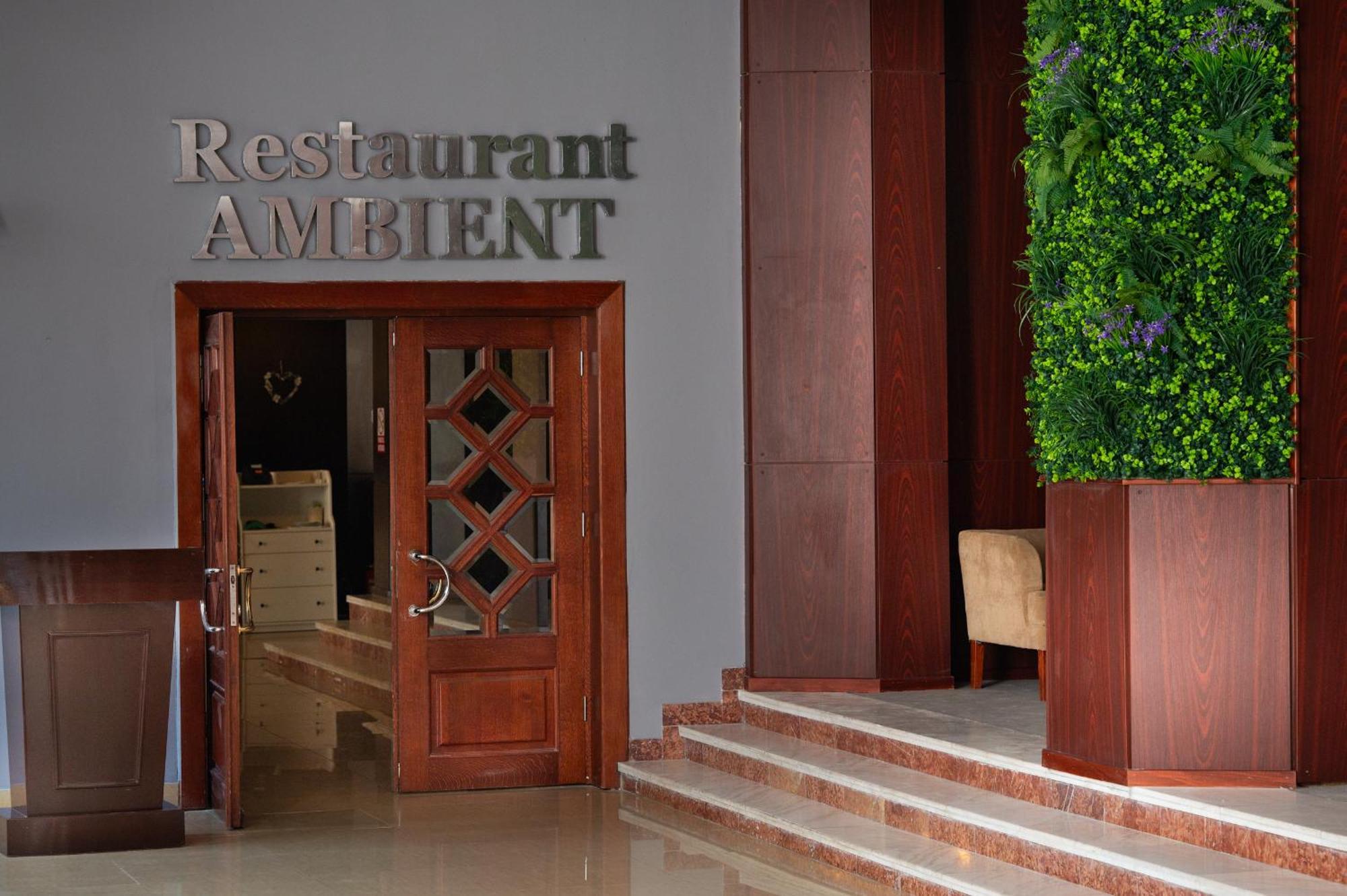 Hotel Ambasador ママイア エクステリア 写真